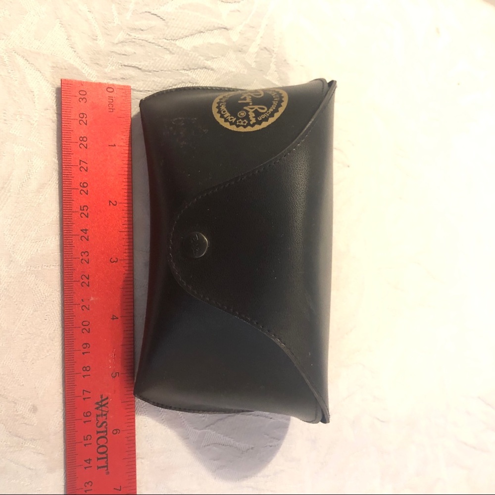 NWOT Ray-Ban Sunglasses Medium Smooth Black Case